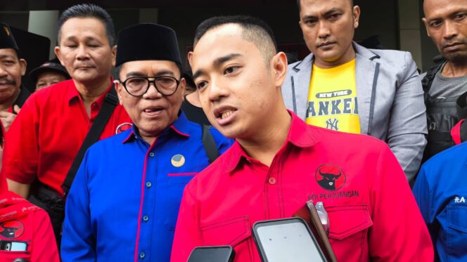 
					MAJU PILKADA: Zulmi Noor Hasani (kanan) dan Abdul Rasit (kiri) kantongi rekomendasi dari Partai Nasdem dan PDI-P untuk maju dalam Pilkada Kabupaten Probolinggo Tahun 2024. (foto: Ali Ya'lu).
