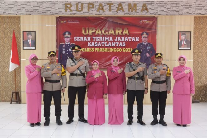 
					Mutasi jabatan Kasat Lantas Polres Probolinggo Kota (Foto: Istimewa)