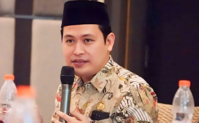 
					Kepala Dinas Komunikasi dan Informatika (Diskominfo) Kabupaten Lumajang, Mustaqim menegaskan pentingnya digitalisasi dalam memperkuat tata kelola pemerintahan.