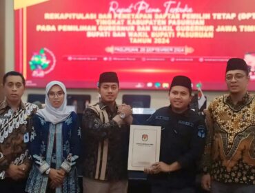 Rapat pleno terbuka KPU Kabupaten Pasuruan saat menetapkan DPT pemilih dalam Pilkada 2024. (Foto: Moh. Rois)