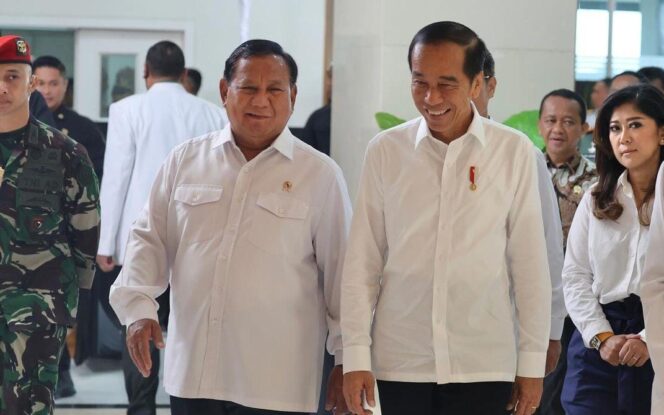 
					PEMIMPIN BARU: Calon presiden terpilih, Prabowo Subianto (kiri) bersama Presiden Joko Widodo (Jokowi) dalam acara kenegaraan. (foto: IG Prabowo).
