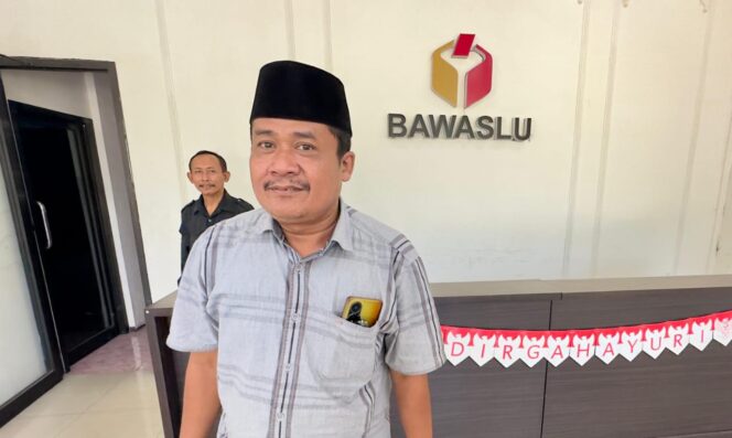 
					Ketua PPDI Kabupaten Pasuruan, Sonhaji usai diperiksa.
