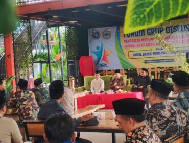 FGD: Forum Komunikasi Guru Madrasah (FKGM) Kabupaten Probolinggo saat gelar FGD moderasi beragama, Sabtu (7/9/24) siang. (foto: Moch. Rochim).