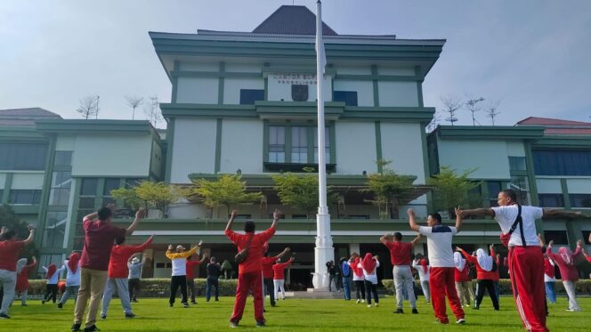 
					Suasana Kantor Bupati Probolinggo di Jl. Panglima Sudirman Kota Kraksaan. (foto: Dokumen)
