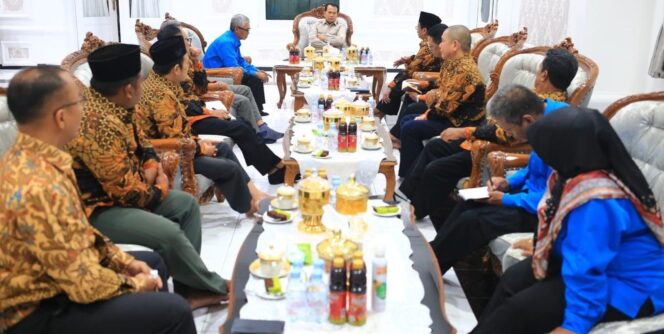 
					SAMBANG: Pengurus FKUB Kota Probolinggo saat bertemu dengan Pj. Wali Kota Probolinggo, Nurkholis. (foto: istimewa)