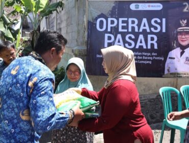 Pemkab Lumajang Gelar Operasi Pasar di Desa Jatigono.