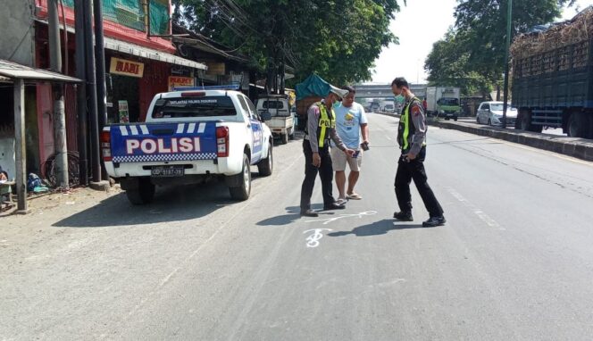 
					Polisi melakukan olah TKP.