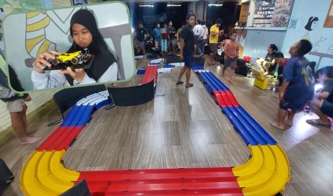 
					DIGEMAR: Para player Tamiya Kota Probolinggo sedang latihan bersama di Distrik arena, Mayangan. Insert: Player memeriksa Tamiya sebelum dilepas. (foto: Hafiz Rozani)
