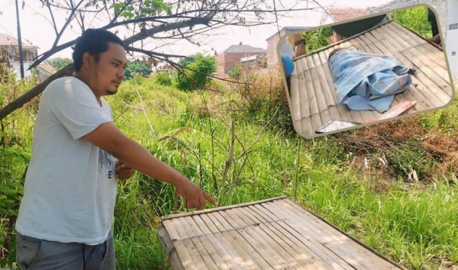 
					TUNJUKKAN TKP: Warga Kelurahan Tisnonegaran, Didik Harianto, menunjukkan lokasi penemuan mayat bayi. Insert: Mayat bayi saat ditemukan warga. (foto: Hafiz Rozani)