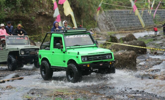 
					Kabupaten Lumajang juga memiliki beberapa wisata alam yang menarik dan eksotis seperti di lereng Gunung Semeru (Foto: Asmadi).