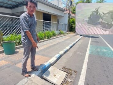 RAIB: Warga menunjukkan lokasi besi gorong-gorong yang hilang dicuri. Insert: Rekaman CCTV saat pelaku beraksi. (foto: Hafiz Rozani)