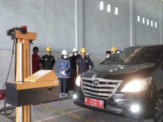 Kendaraan di Lumajang sedang diuji emisi (Foto: Istimewa).
