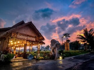 Warung Godhong Gedhang.
