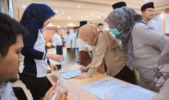 
					CEGAH NARKOBA: Suasana tes urine bagi ASN yang digelar Pemkot Probolinggo. (foto:  Diskominfo Kota Probolinggo).