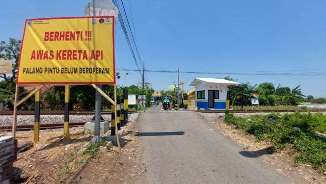 
					BARU: Pos perlintasan KA di Jalan Amir Hamzah, Kota Probolinggo, yang baru selesai dibangun. (foto: Hafiz Rozani).
