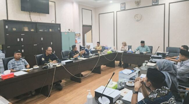 DPRD Kabupaten Pasuruan menggelar rapat dengan KPU.
