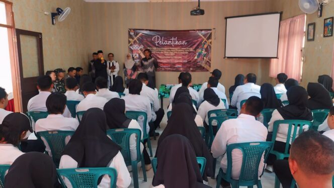 
					Pelantikan KPPS di kantor Kelurahan Curahgrinting.