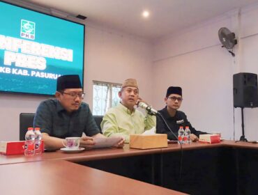 DPC PKB Kabupaten Pasuruan saat klarifikasi kepada wartawan terkait Gus Irsyad dan SGI. 

