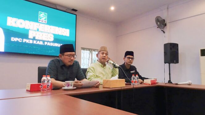 
					DPC PKB Kabupaten Pasuruan saat klarifikasi kepada wartawan terkait Gus Irsyad dan SGI. 

