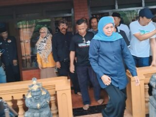 Calon Gubernur Jatim, Khofifah Indar Parawansa temui tokoh umat Hindu di Desa Kandangan, Lumajang.