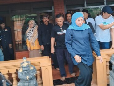 Calon Gubernur Jatim, Khofifah Indar Parawansa temui tokoh umat Hindu di Desa Kandangan, Lumajang.