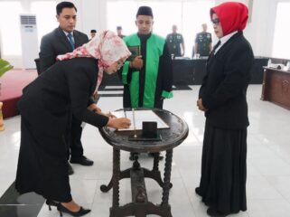 Pengambilan sumpah janji Istiana Tanjung.