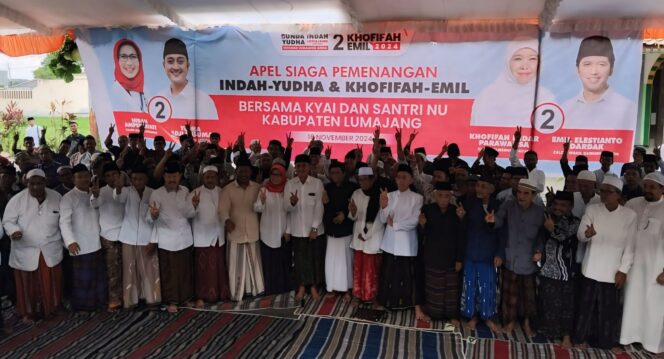 
					Calon Bupati Lumajang nomor urut 2 bersama alim ulama.