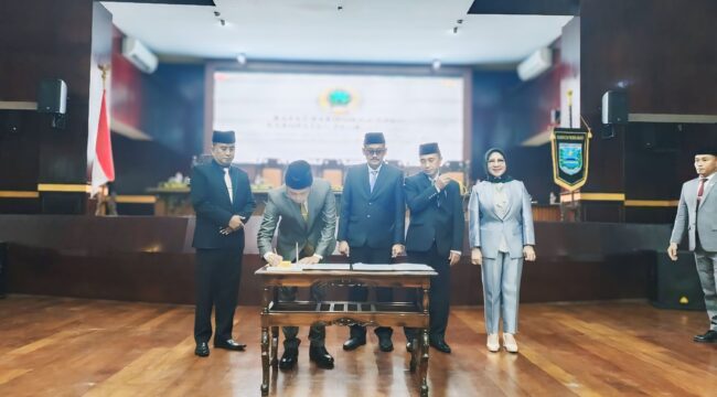 Suasana rapat paripurna di gedung DPRD Kabupaten Probolinggo, Kamis (21/11/2024).