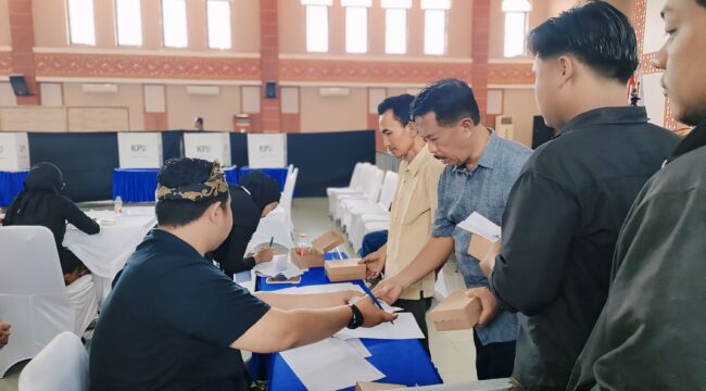 Suasana simulasi pencoblosan di GIC Kraksaan, Kamis (21/11/2024).