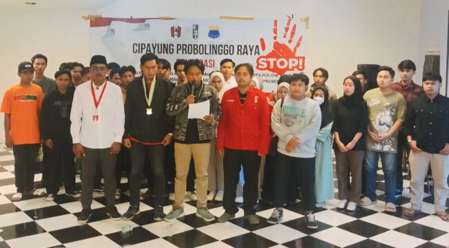 SOLID: Koalisi aktifis mahasiswa di Probolinggo deklarasi anti politik uang menyambut Pilkada Serentak 2024. (foto: Ali Ya’lu).