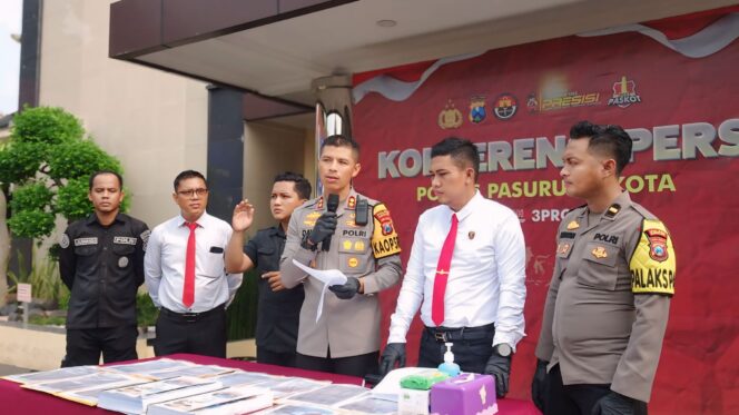 
					Polres Pasuruan Kota sedang mendalami dugaan penyelewengan dana desa .