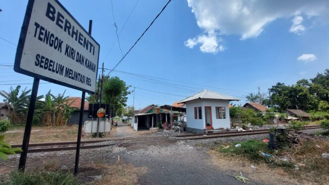 
					BARU: Salah satu pos perlintasan baru yang dibangun di Desa Pesisir, Kecamatan Sumberasih, Kabupaten Probolinggo. (foto: Hafiz Rozani).
