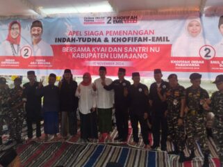 Banser Lumajang saat foto bersama dengan pasangan calon Bupati dan Wakil Bupati Lumajang nomor urut 02.