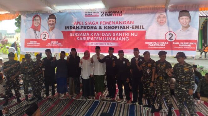 
					Banser Lumajang saat foto bersama dengan pasangan calon Bupati dan Wakil Bupati Lumajang nomor urut 02.