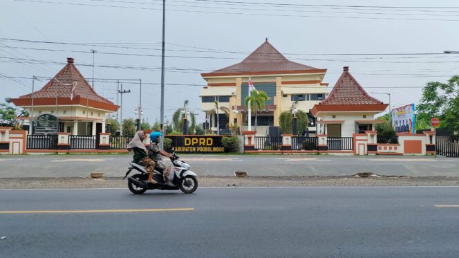 
					Kantor DPRD Kabupaten Probolinggo di Jl. Panglima Sudirman, Desa Rondokuning, Kota Kraksaan. (foto: dok).