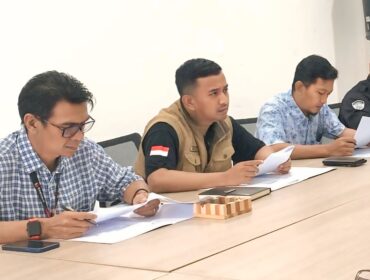 Bawaslu Kabupaten Pasuruan saat menggelar rapat.