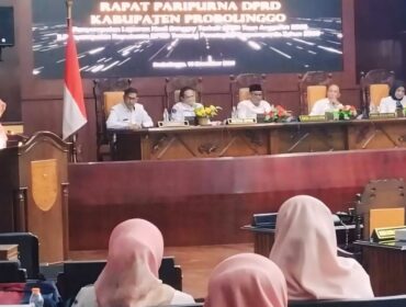 Suasana paripurna penetapan Propem Perda 2025 di gedung DPRD Probolinggo.
