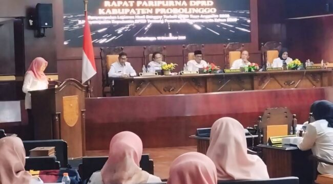 Suasana paripurna penetapan Propem Perda 2025 di gedung DPRD Probolinggo.
