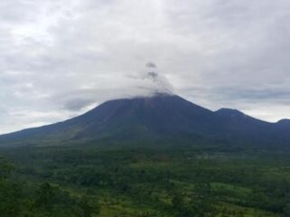 Dari Pos Pantau pengamatan Gunung Semeru.