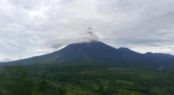 
					Dari Pos Pantau pengamatan Gunung Semeru.