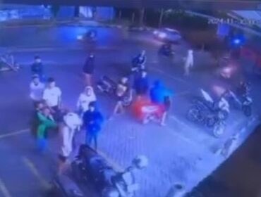 Tangkapan layar video viral pengeroyokan pelajar di Kota Pasuruan. (foto: Moh. Rois).
