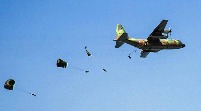 LATIHAN: Suasana latihan tempur TNI-AU di Air Weapon Range (AWR) di Lumajang. (foto: Asmadi)
