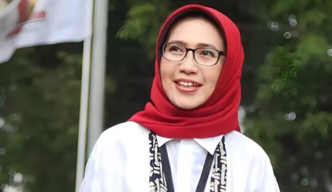 
					Indah Amperawati.
