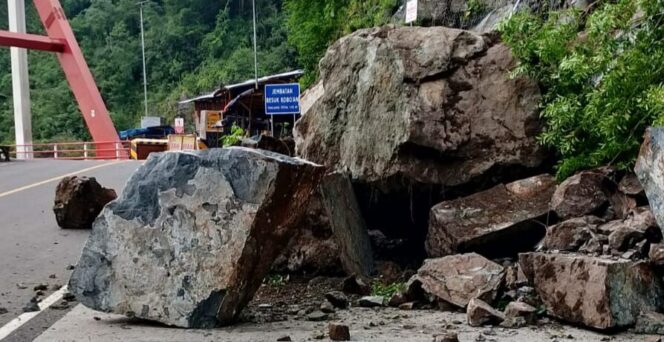 
					Lokasi tanah longsor di jalur Piket Nol, tepatnya di KM 58.