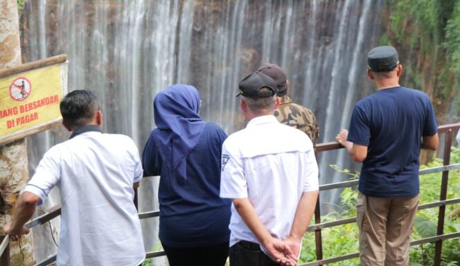 
					Air Terjun Tumpak Sewu Lumajang.