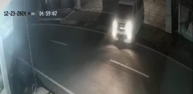 
					Tangkapan layar rekaman CCTV.