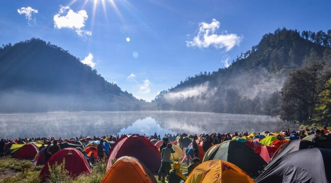 DIBUKA: Kawasan Ranu Kumbolo menjadi batas akhir pendakian ke Gunung Semeru Lumajang. (Foto: Istimewa).