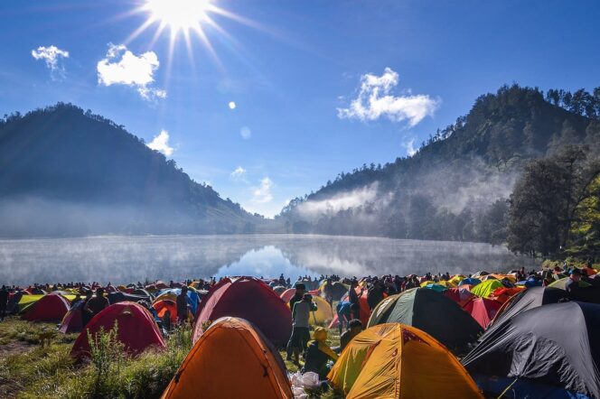 
					DIBUKA: Kawasan Ranu Kumbolo menjadi batas akhir pendakian ke Gunung Semeru Lumajang. (Foto: Istimewa).