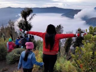 DITUTUP: Kawasan kaldera wisata Bromo bakal ditutup sementara karena perayaan Wulan Kapitu. (foto: dokumen)