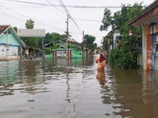 Banjir di Kecamatan Rejoso, Kabupaten Pasuruan belum juga surut. 